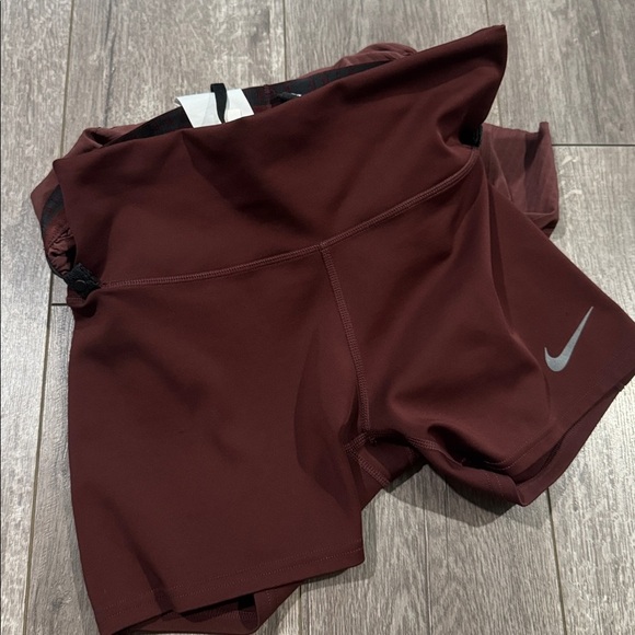 Nike burgundy running shirt with detachable shorts M - Picture 3 of 4